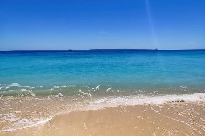 Gili Labak Tourism in Sumenep A Hidden Paradise with Enchanting Ocean Views in Madura