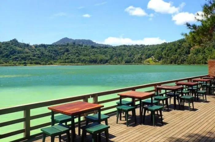 Lake Linow, an Amazing Lake with Three Colors in Tomohon